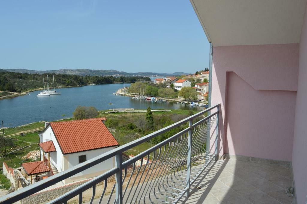 Apartmani Slavica シベニク エクステリア 写真