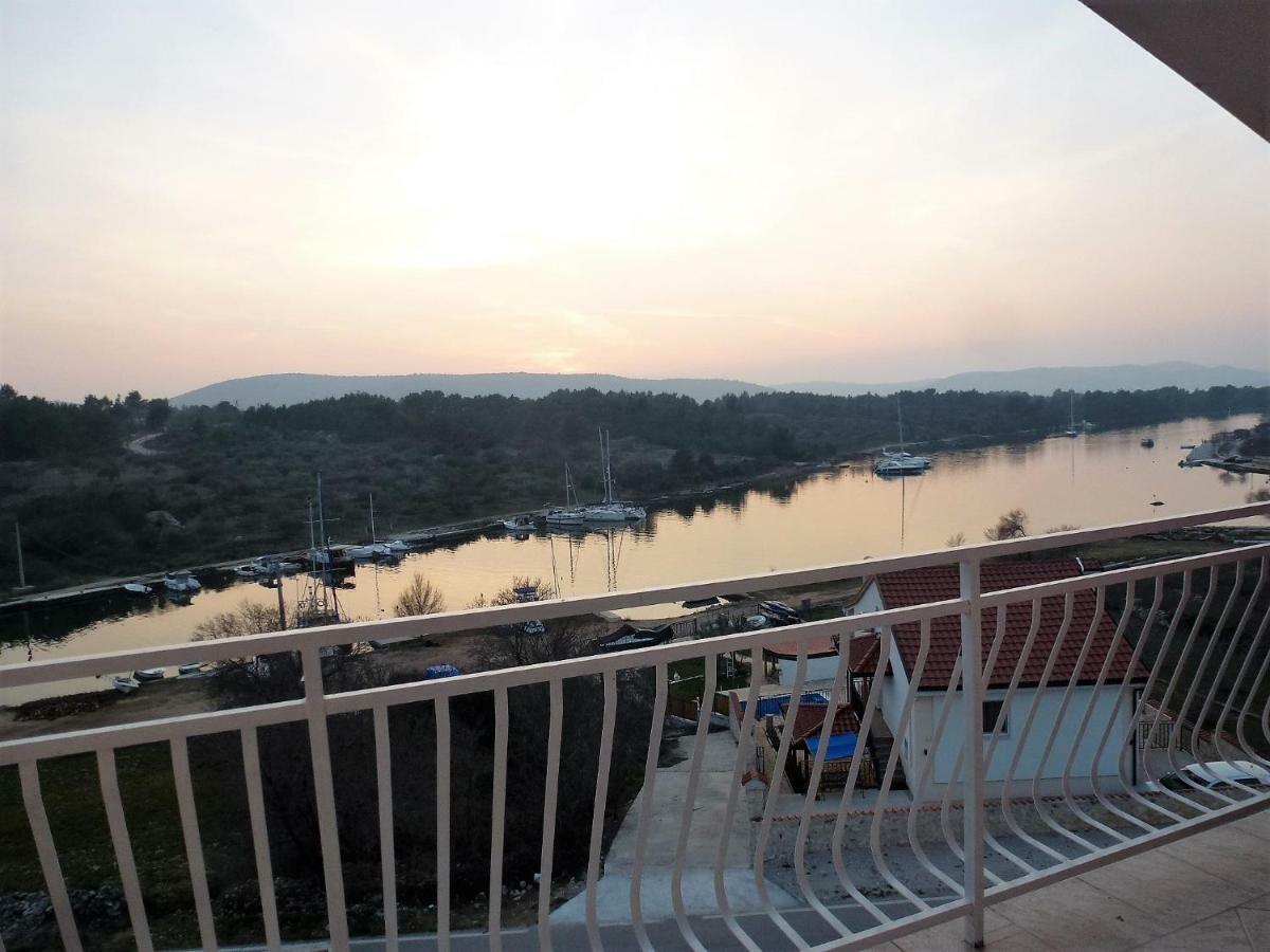 Apartmani Slavica シベニク エクステリア 写真